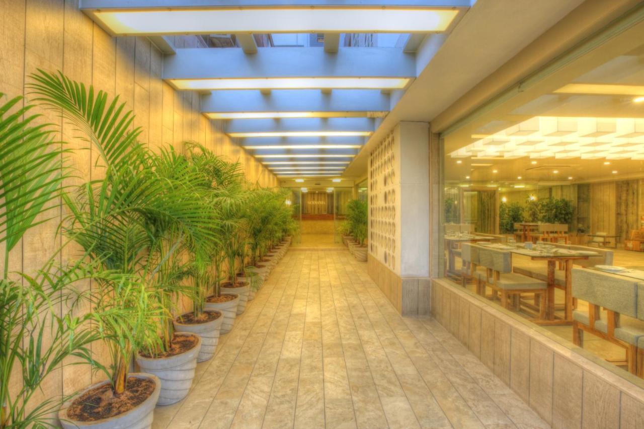 Scenaria Hotel Ahmedabad Esterno foto