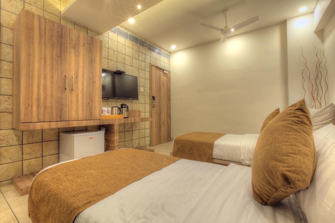 Scenaria Hotel Ahmedabad Esterno foto