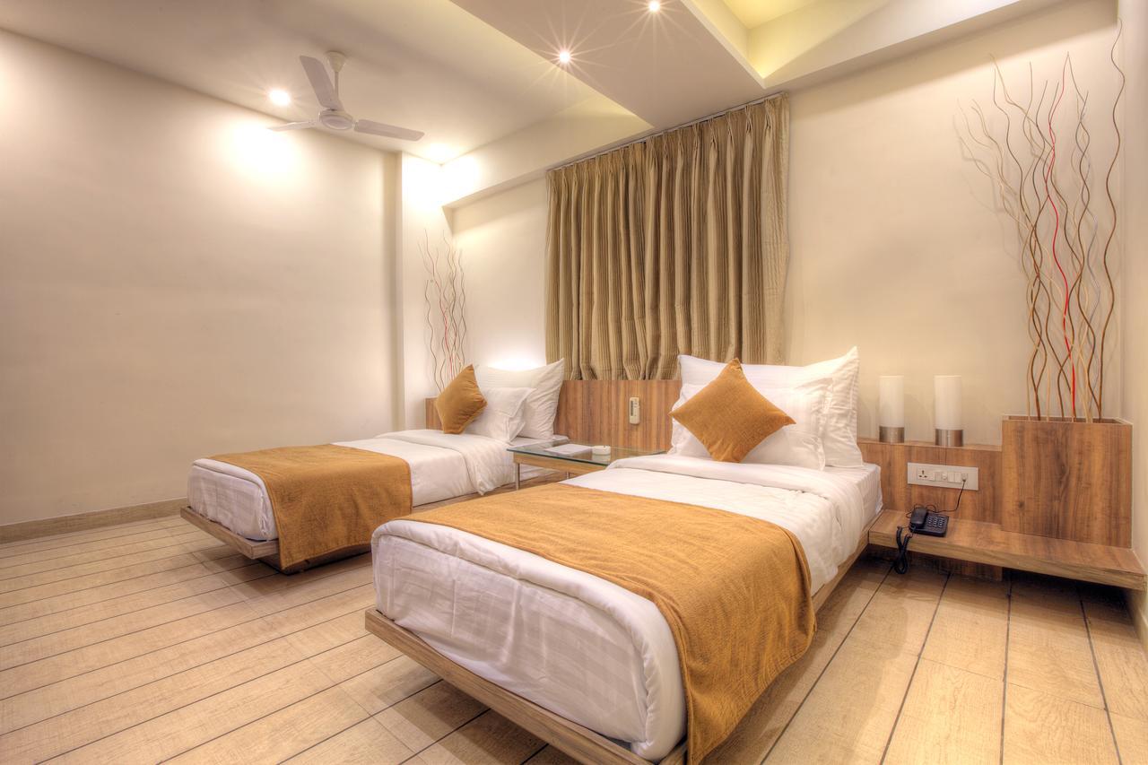 Scenaria Hotel Ahmedabad Esterno foto