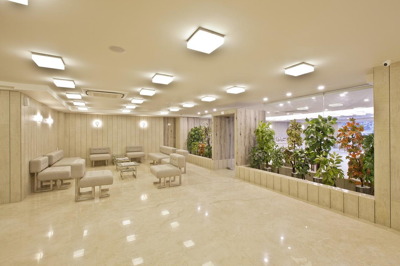 Scenaria Hotel Ahmedabad Esterno foto