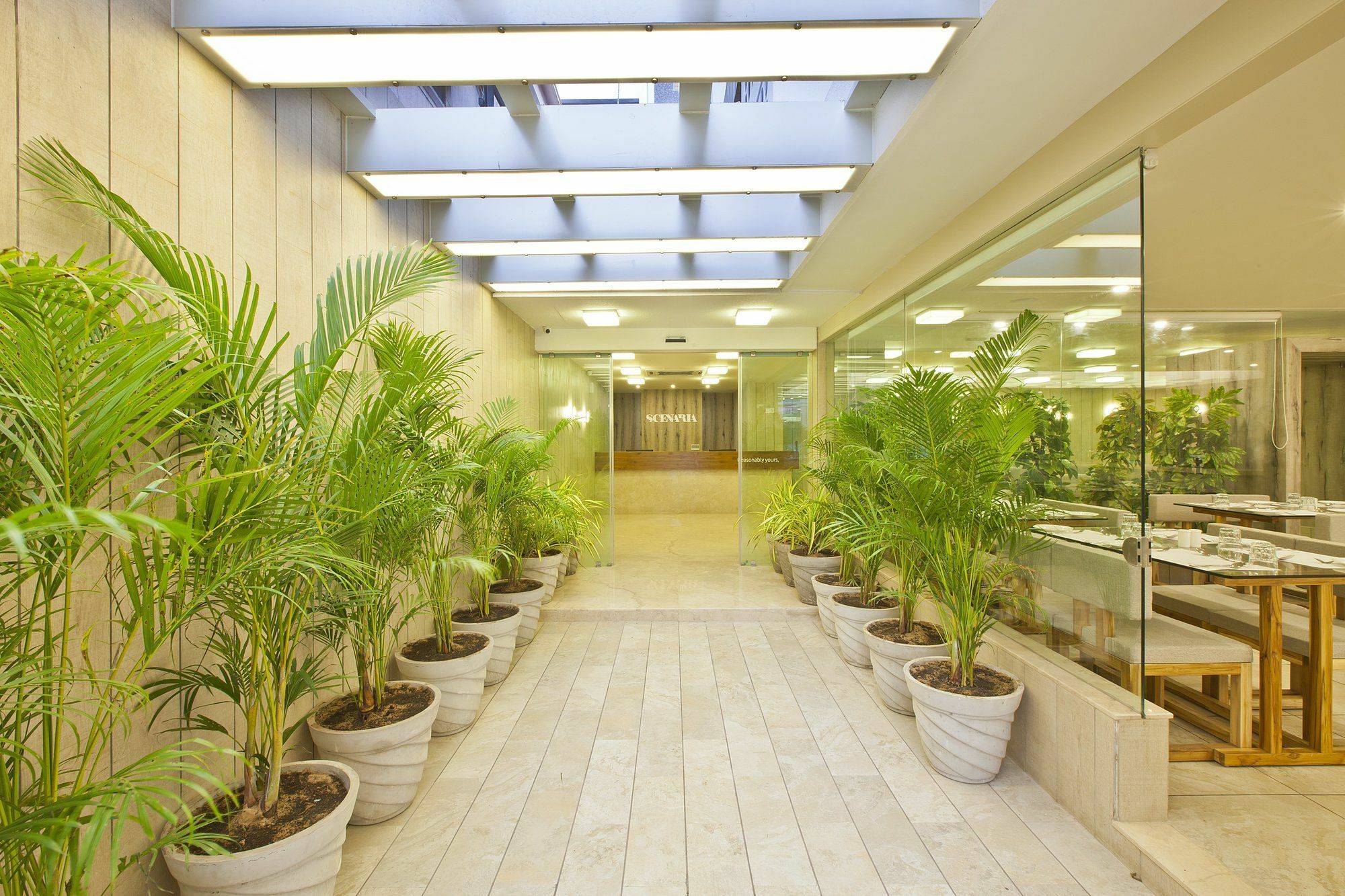 Scenaria Hotel Ahmedabad Esterno foto