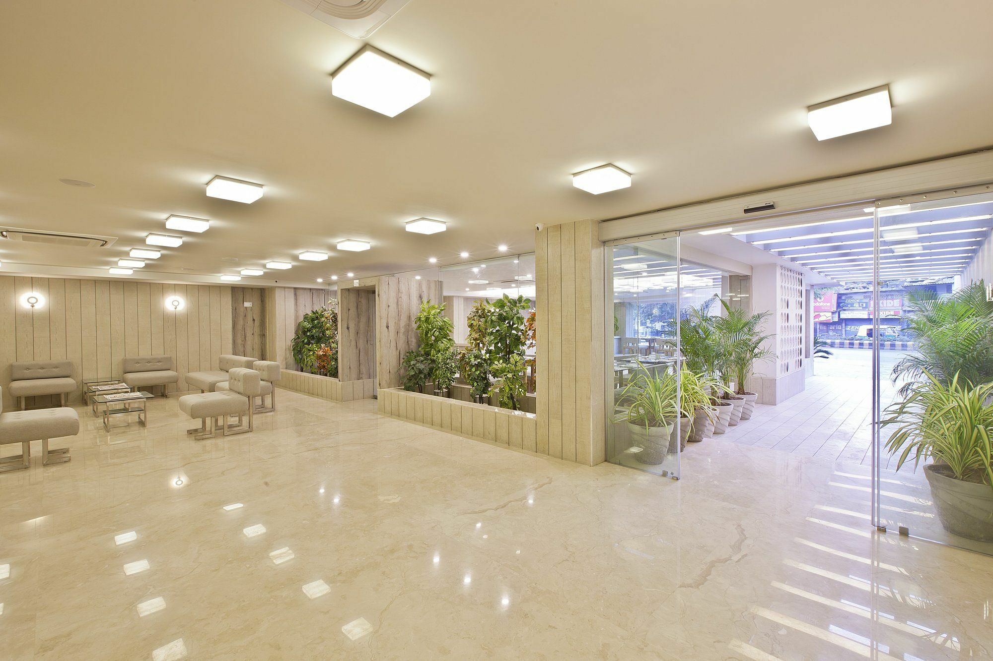 Scenaria Hotel Ahmedabad Esterno foto