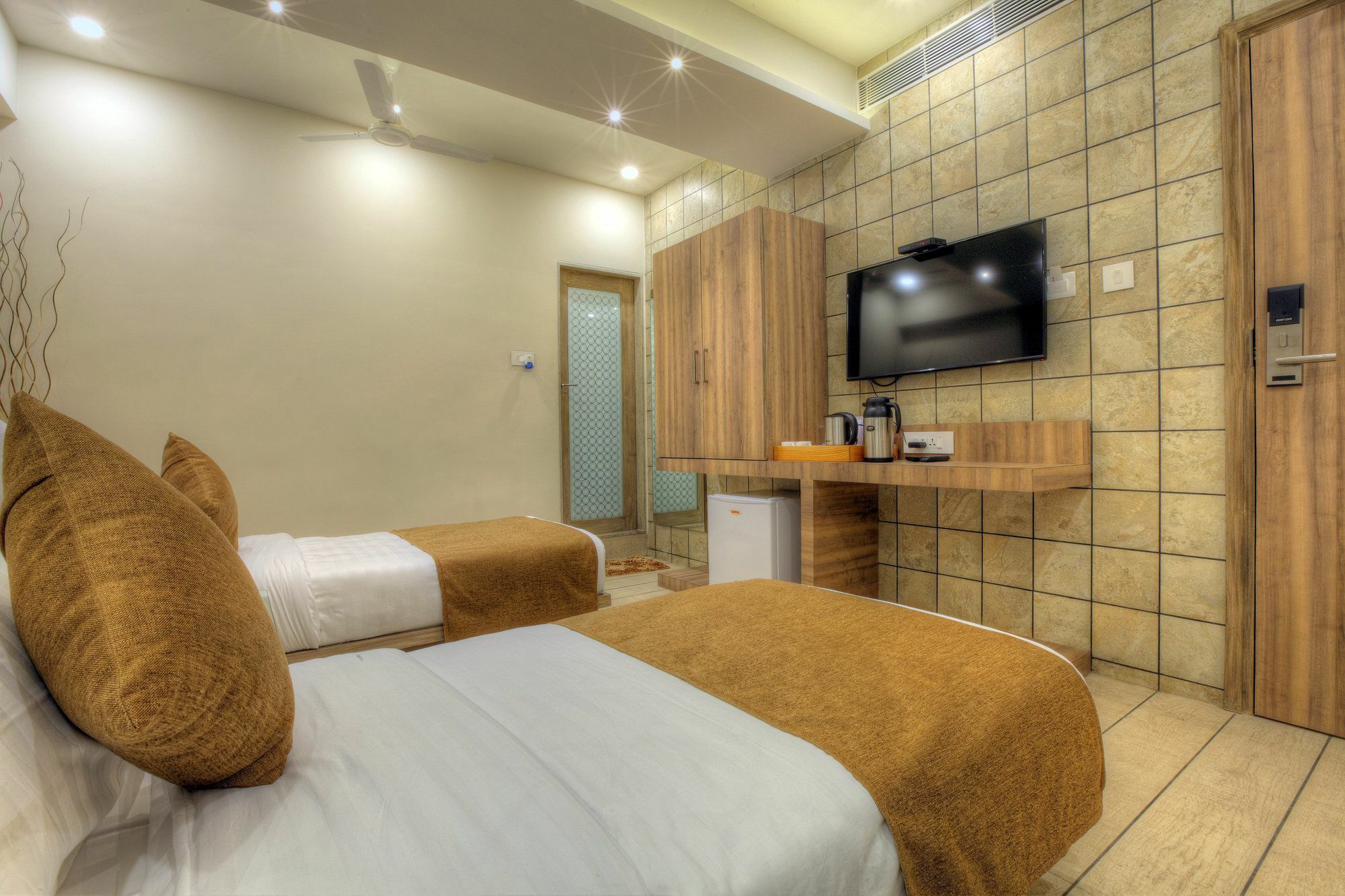 Scenaria Hotel Ahmedabad Esterno foto